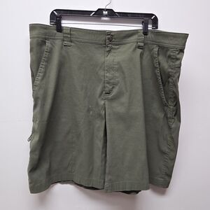 Columbia Mens Shorts sz 42W 22L Army Green Khaki Pockets Outdoor Casual Pockets